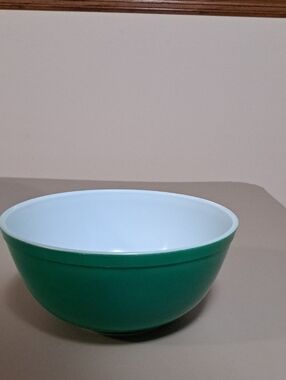 Pyrex Vintage TM Reg 403 Primary Color Green Mixing Serving Bowl